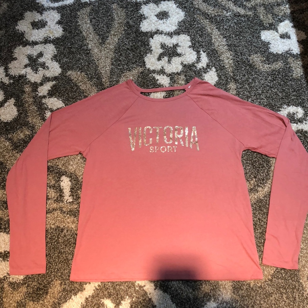 VS Sport long sleeve with cutout back